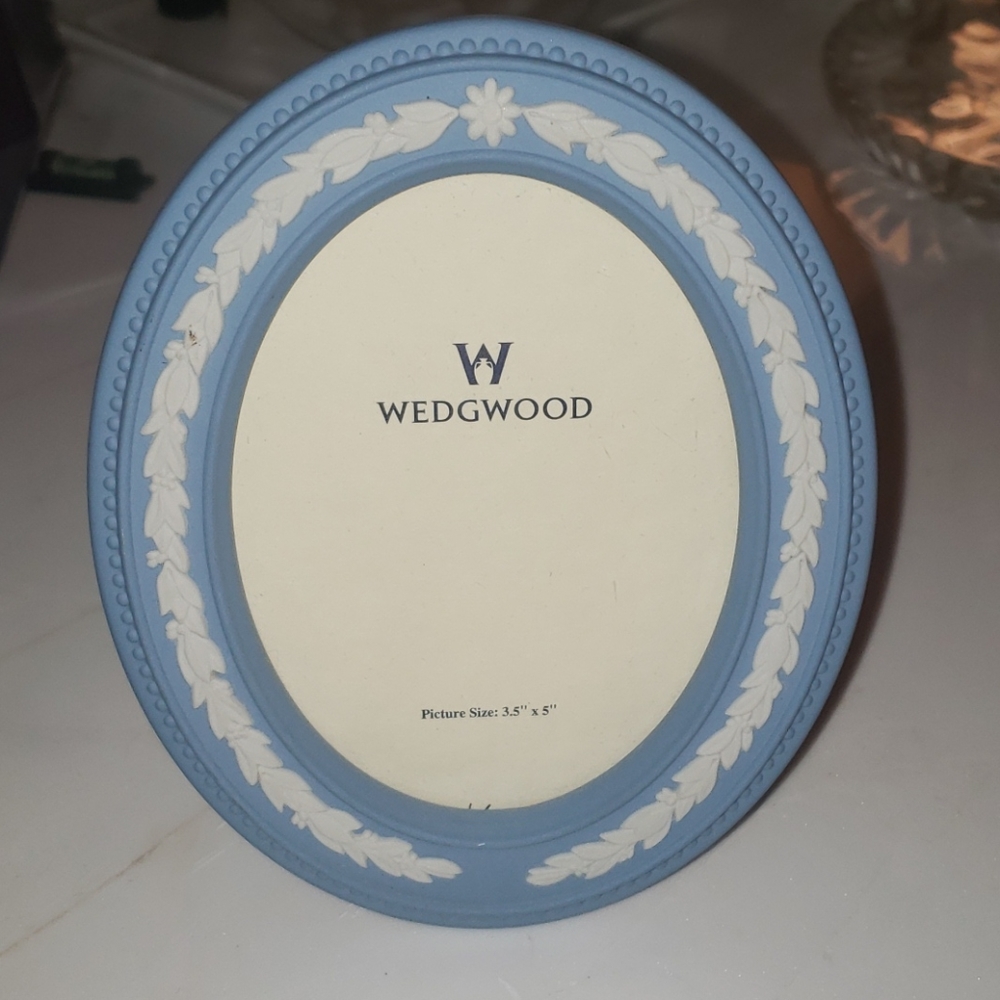 Rare vintage WEDGWOOD oval picture frame